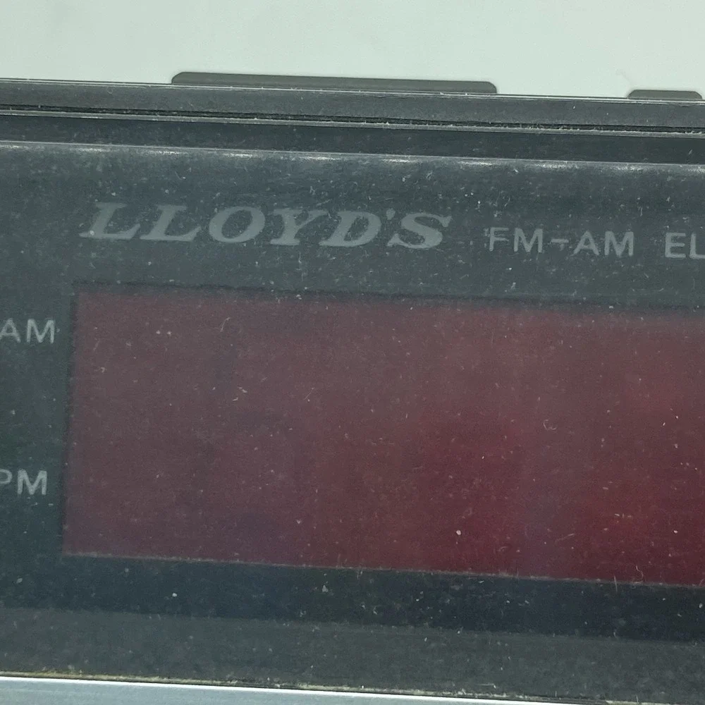 Lloyd's FM-AM Digital Alarm‎ Clock Woodgrain Vintage Retro Red LED Tested Works